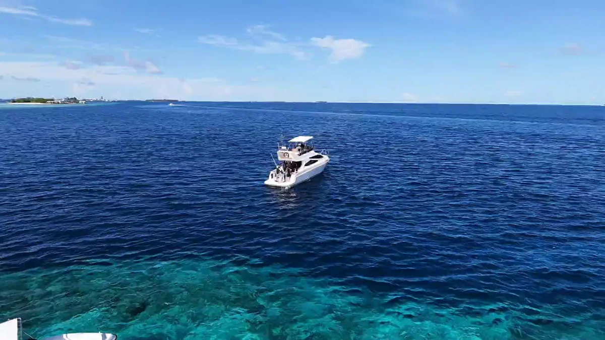 Tiffany Blanc 14 at anchor above the reef edge